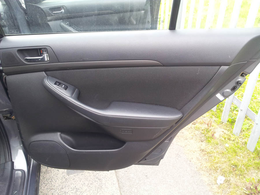 Toyota Avensis T3-X door-panel-card-driver-side-rear